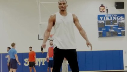 世界杯-未来在哪？威少转发自己训练视频 抢断后高难度拉杆有点秀