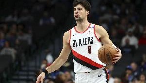 阿夫迪亚近10场场均25.3分10.4板5.1助3.5三分 真实命中率68.6%