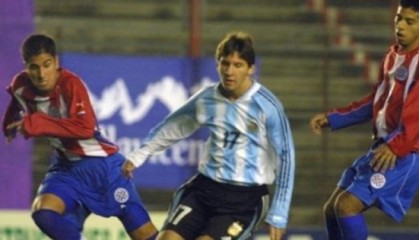 德甲-【钩沉】2004年6月29日 梅西首穿阿根廷蓝白剑条衫！