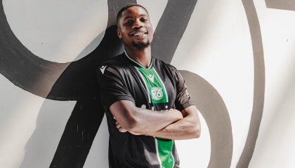 官方：21岁南非国脚奥康加盟汉诺威96，签约至2029年