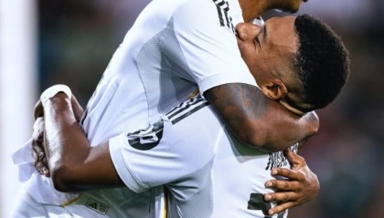 英超-姆巴佩分享与罗德里戈相拥庆祝照 配文兄弟情深😘