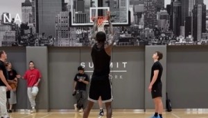 英超-打磨技术短板！范德彪转发自己练罚球的视频 上赛季命中率仅55.6%