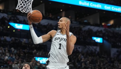 欧冠-最后时刻铁血补扣！文班三分7投全失&amp;下半场10连铁 仅14分10板0帽